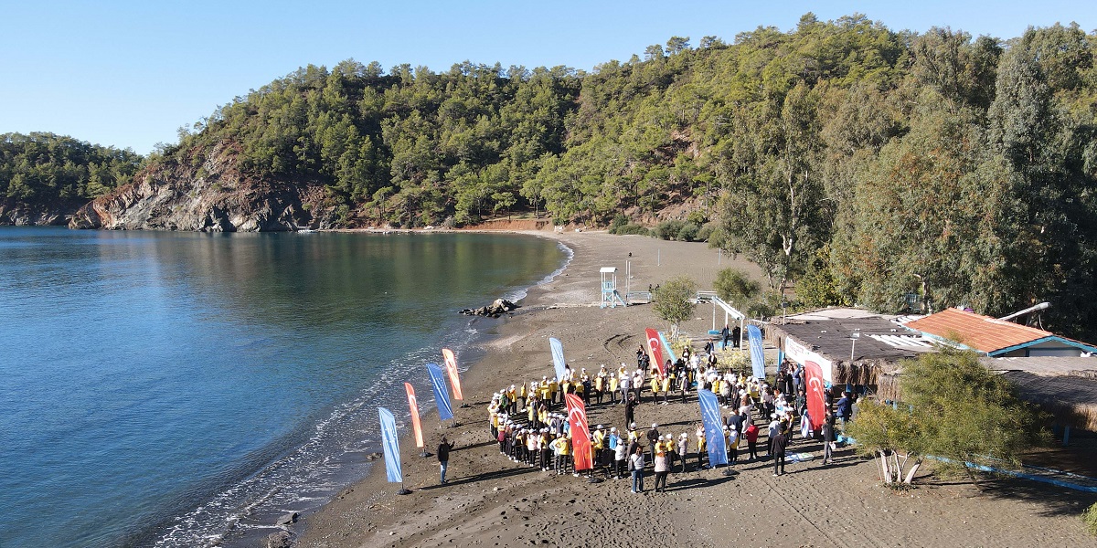 AB Türkiye Delegasyonundan deniz temizliği ve fidan dikme etkinliği