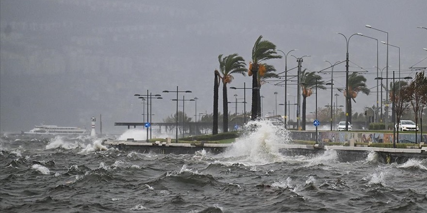 İzmir'de vapur seferleri iptal edildi