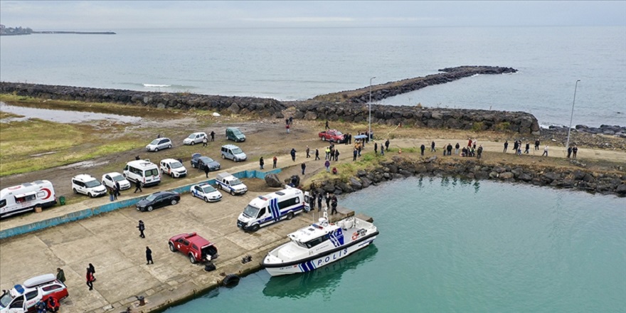 Trabzon'da dalgalara kapılan 2 lise öğrencisinden birinin cesedi bulundu