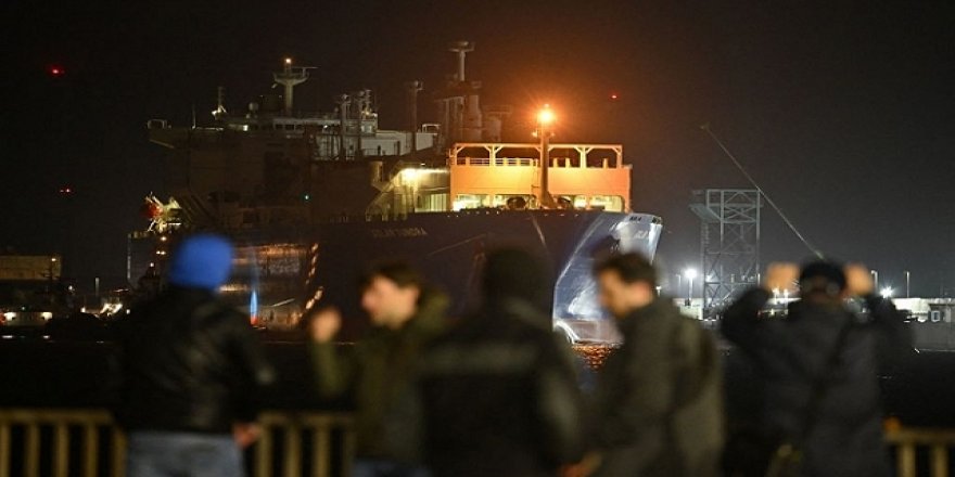 Konteyner gemisi El-Mensi köprüsüne çarptı