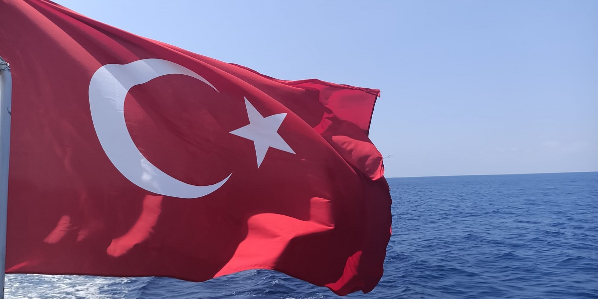 Türk bayrağına geçişine ilişkin uygulama sona erdi