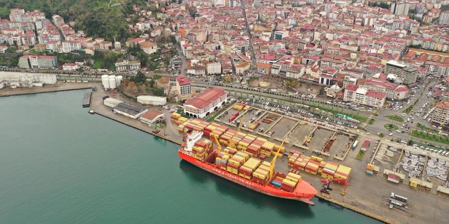 Giresun Limanı’ndan ilk konteyner gemisi uğurlandı