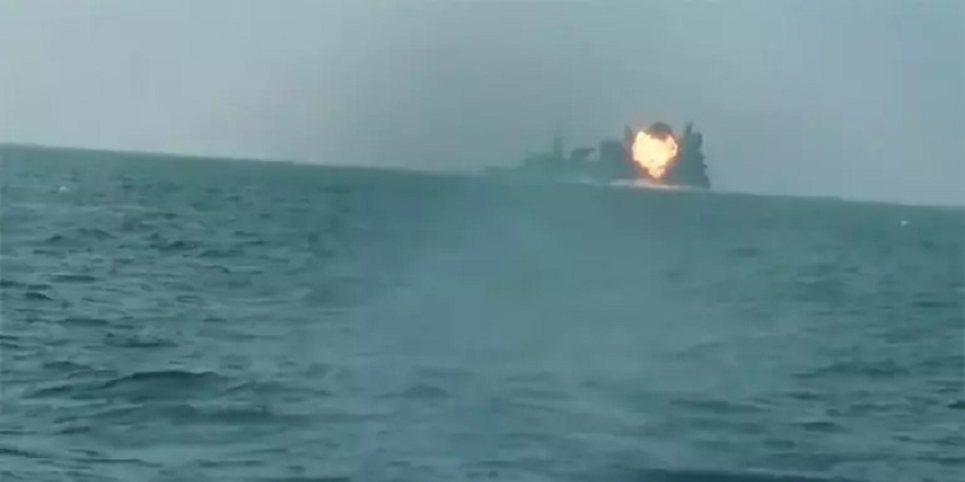 ABD: Yemen'de Husilerin kontrolündeki bölgeden atılan füze yük gemisini vurdu