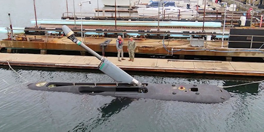Boeing, denizaltıyı testler için ABD Donanmasına teslim etti