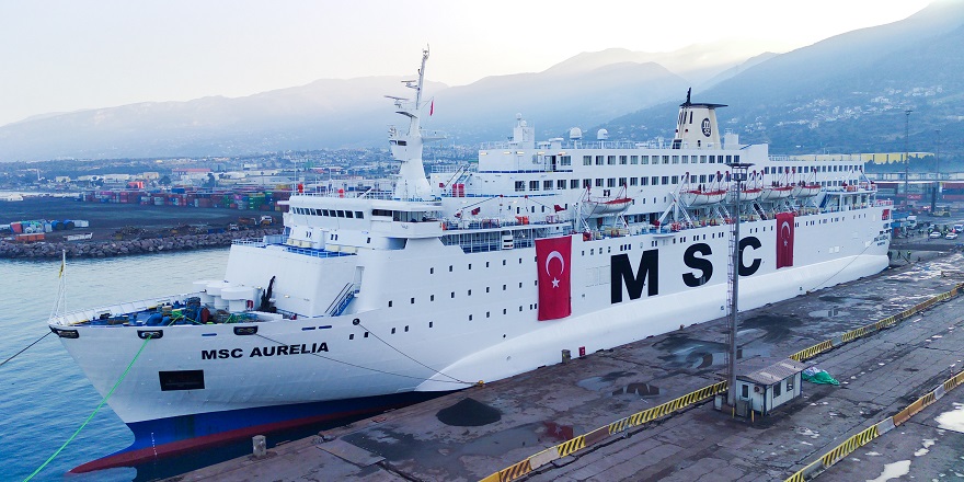 MSC Grubu'nun yardım gemisi İskenderun'a yanaştı