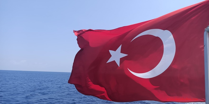 Teknelerin Türk bayrağına geçiş uygulaması sona erdi