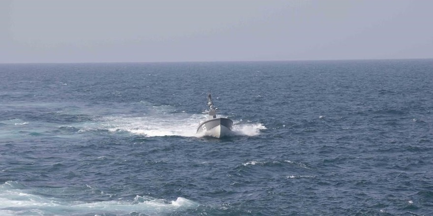 Ticari gemilere doğru yönlendirilen patlayıcı yüklü insansız bot infilak etti