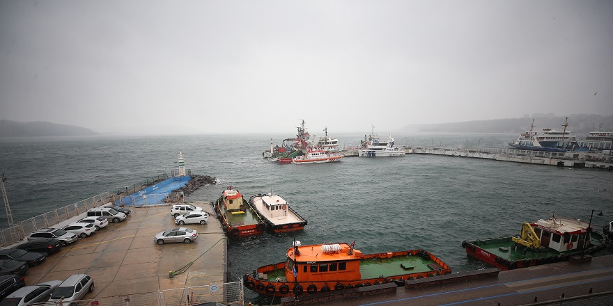 Çanakkale Boğazı gemi geçişlerine kapatıldı, feribot seferleri durduruldu