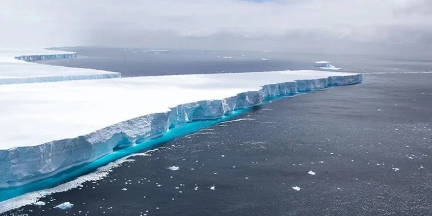 Dünyanın en büyük buzdağı A23a sürüklenmeye başladı
