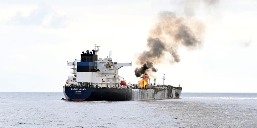 İngiltere'ye ait "Marlin Luanda" petrol gemisi vuruldu