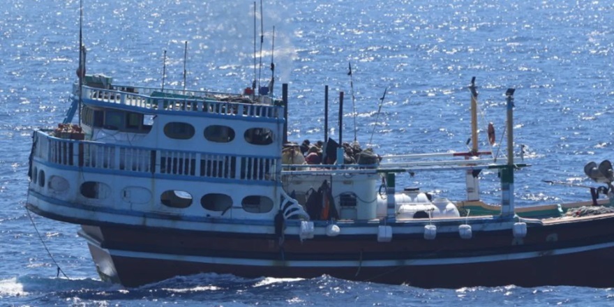 Hindistan donanması, Somalili korsanlarca kaçırılan mürettebatı kurtardı