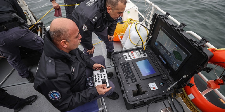Marmara Denizi'ndeki kayıp mürettebat İnsansız Su Altı Robotu ile aranıyor