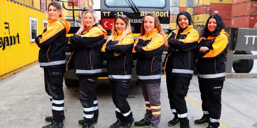 Tekirdağ Asyaport Limanı'nın "yükünü" kadınlar taşıyor