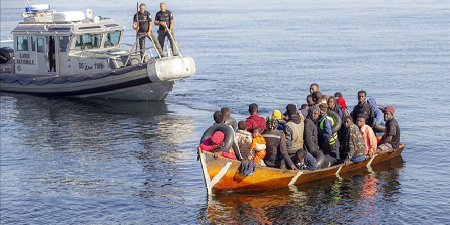 Tunus'ta deniz yoluyla Avrupa'ya geçmeye çalışan 363 düzensiz göçmen kurtarıldı