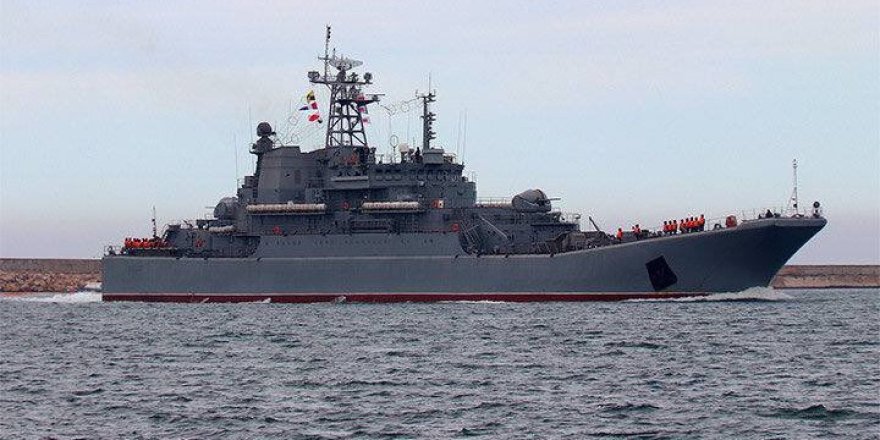 Rus donanmasına ait "Yamal" ve "Azov" çıkarma gemileri vuruldu