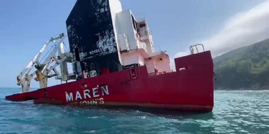 Kastamonu'da bir yıl önce karaya oturan gemiyi parçalama işlemi sürüyor