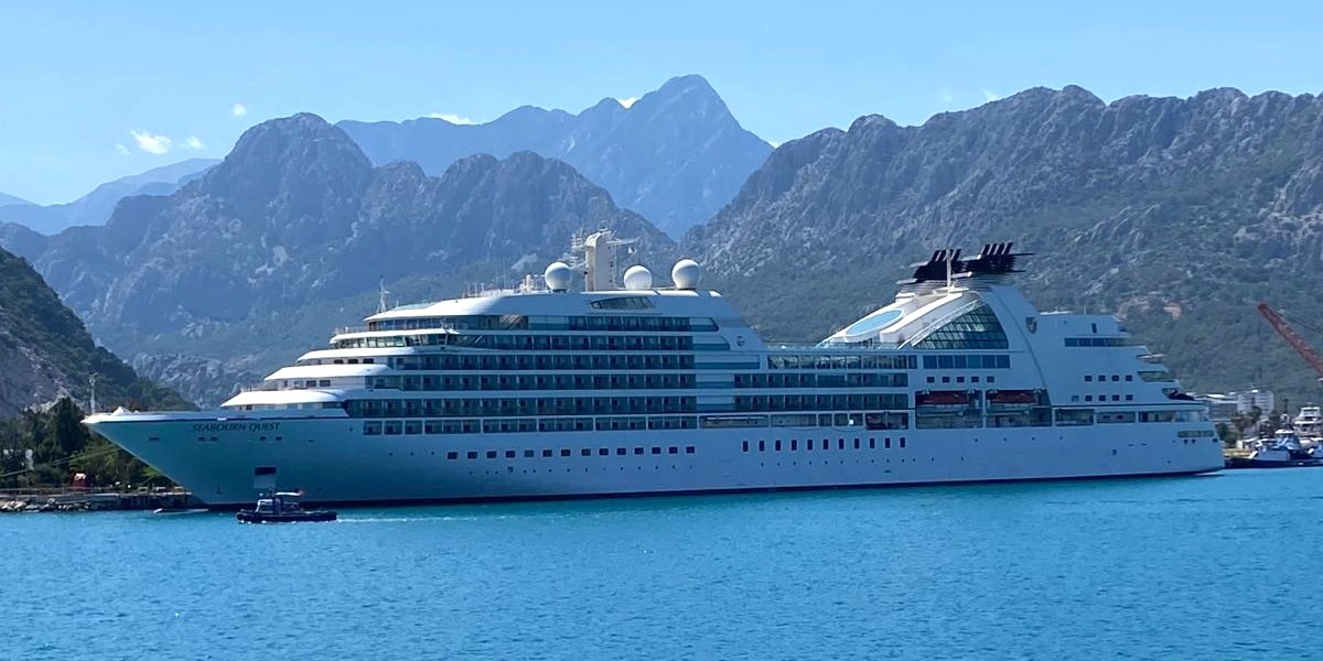 QTerminals Antalya Limanı, lüks yolcu gemisi Seabourn Quest’i ağırladı 
