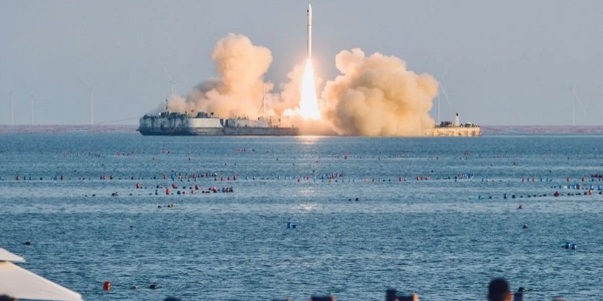 Çin, CERES-1 roketiyle denizden 4 uydu fırlattı