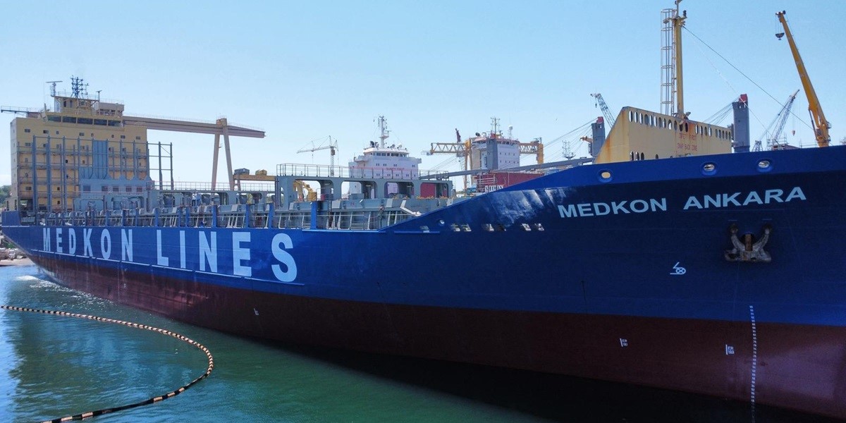 ‘Medkon Ankara’ gemisi Türk Bayrağı çekti