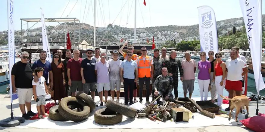 Bodrum'da Dalgıçlar Deniz Dibinden 213 Kilogram Atık Çıkardı