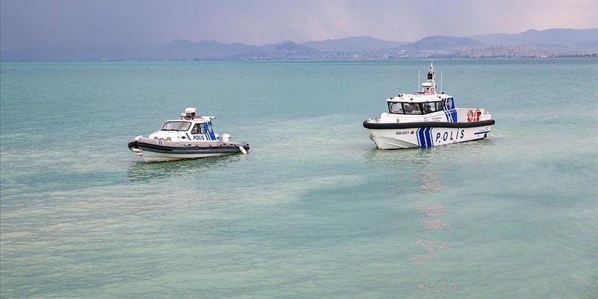 "Van Denizi"nin cankurtaranı polisler