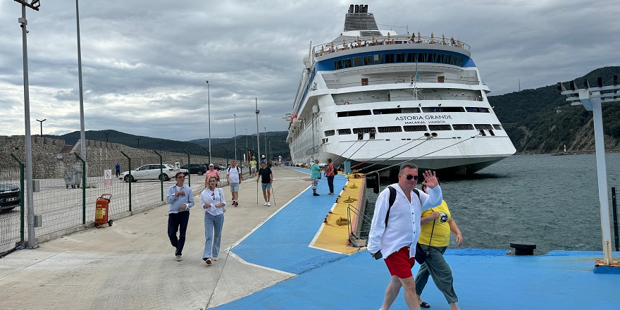 Amasra'ya "Astoria Grande" kruvaziyeriyle 982 turist geldi