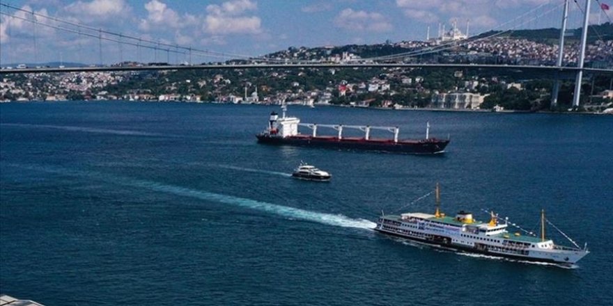 İstanbul Boğazı'nda gemi trafiği kuzey-güney yönlü olarak açıldı