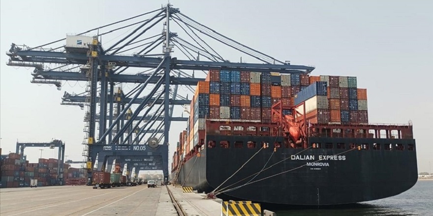 Yardım malzemesi taşıyan gemi, Karaçi’den yola çıktı