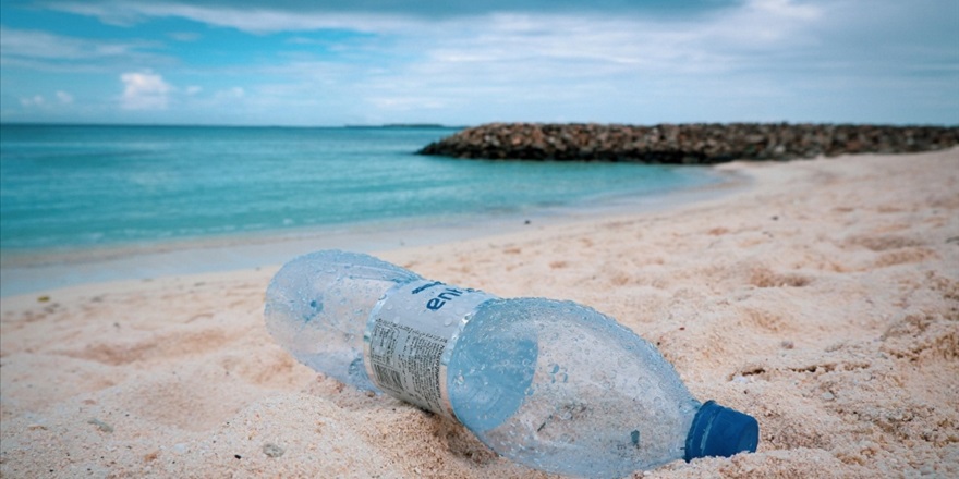 Okyanuslarda 171 trilyon plastik parçası olduğu tahmin ediliyor