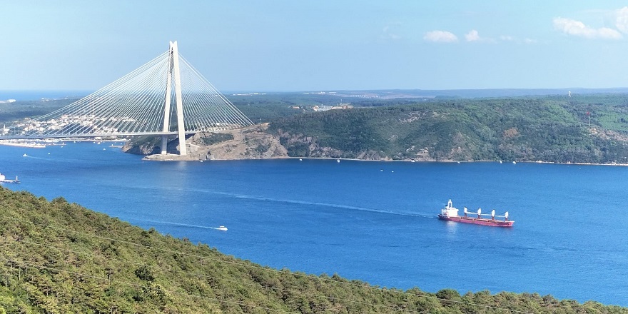 İstanbul Boğazı'nda gemi trafiği çift yönlü askıya alındı