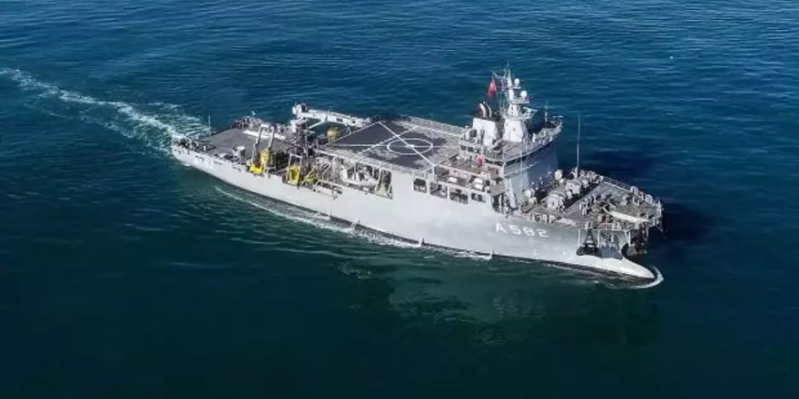 TCG Alemdar gemisini Portekiz'de öğrenciler ziyaret etti