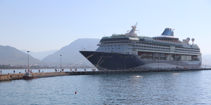 "Marella Discovery" Alanya Limanı'na demirledi