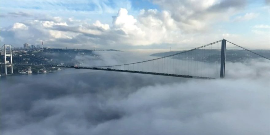 İstanbul Boğazı'nda sis nedeniyle gemi trafiği askıya alındı