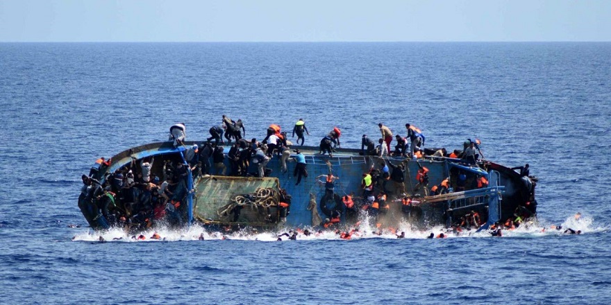 Göçmen teknesinin alabora olması sonucu 30 göçmen kayboldu