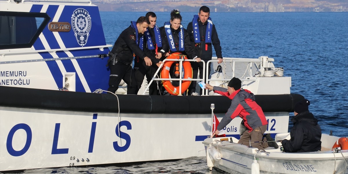 Yalova'da gönüllü polisler zorlu eğitimlerle gemi adamı olmaya hazırlanıyor