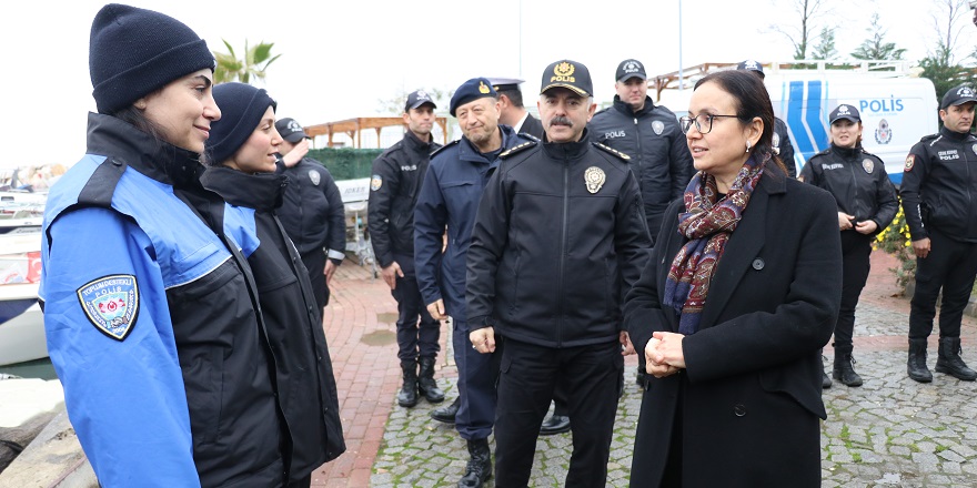 Gemi adamı eğitimini tamamlayan polisler sertifikalarını aldı