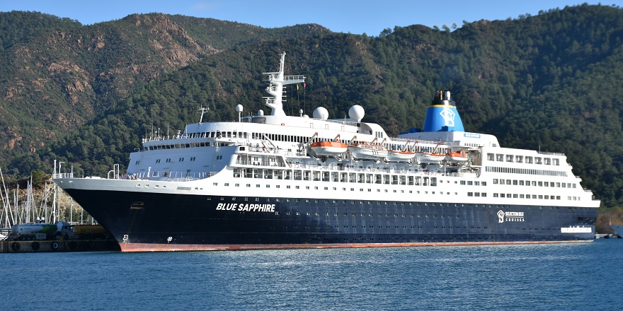 "Blue Sapphire" yakıt ikmali için Marmaris'te