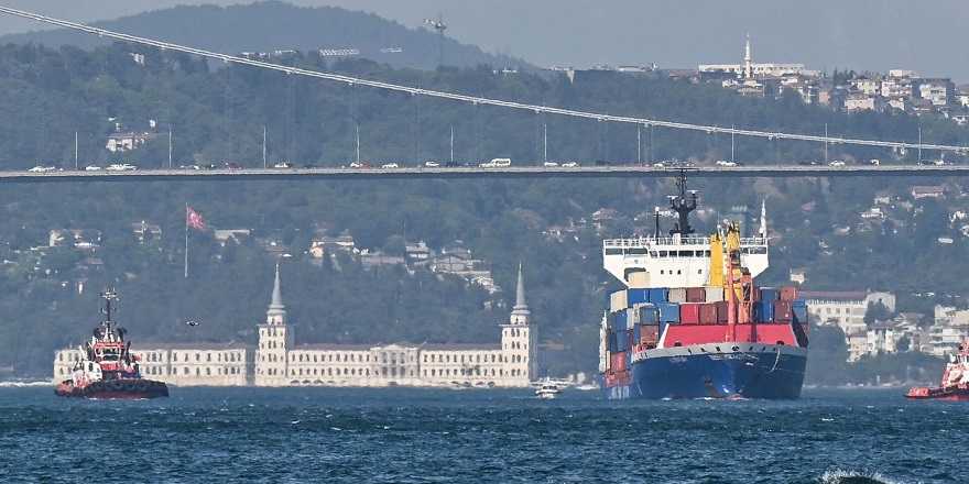 İstanbul Boğazı'nda gemi trafiği yeniden açıldı