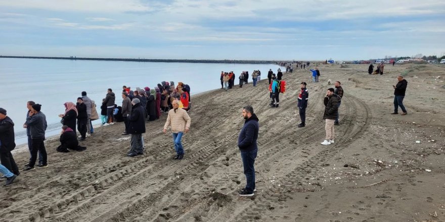 Samsun'da kaybolan 2 balıkçıyı arama çalışmaları devam ediyor