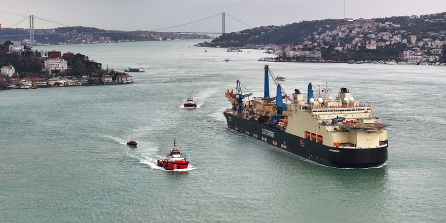 İstanbul Boğazı'nda gemi trafiği askıya alındı