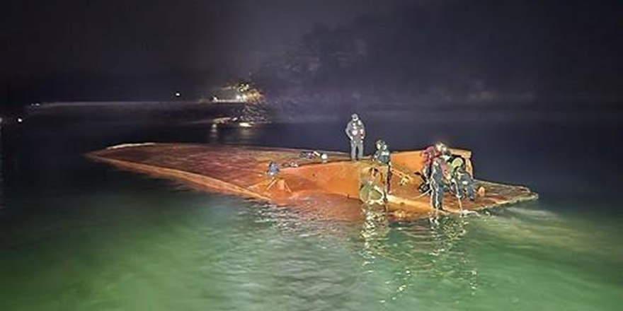 Güney Kore'de feribot alabora oldu