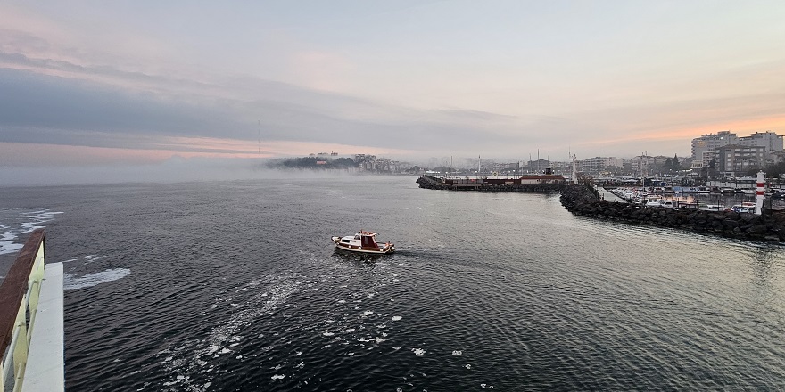 Çanakkale Boğazı transit gemi geçişlerine tek yönlü yeniden açıldı