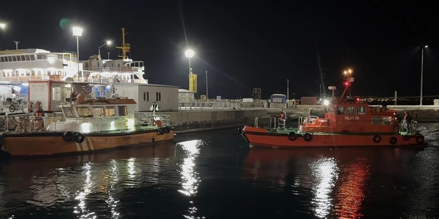 Denize düşen kılavuz kaptan hastaneye kaldırıldı