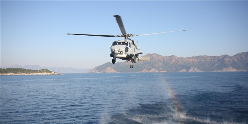 Deniz Kuvvetlerine ait helikopter Antalya açıklarında acil iniş yaptı