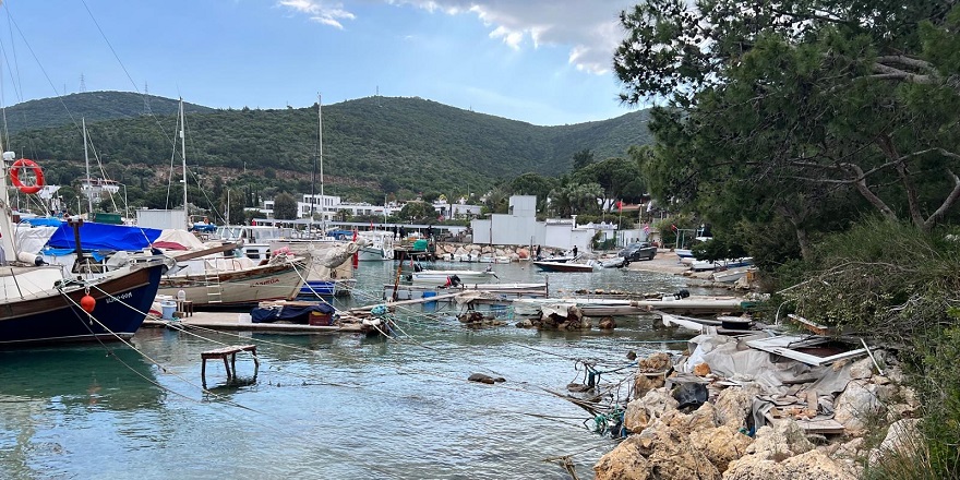 Bodrum'da denizdeki tonozlar ve terk edilmiş tekneler kaldırıldı