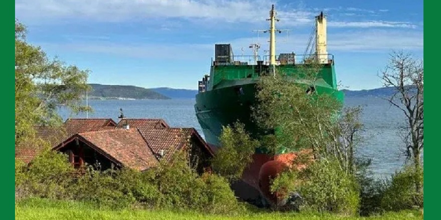 135 metrelik gemi, evin bahçesinde durabildi