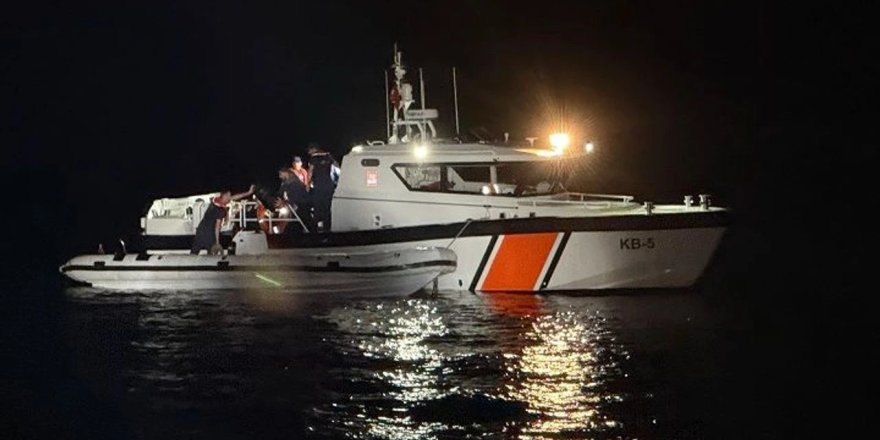 Çanakkale açıklarında 18 düzensiz göçmen yakalandı