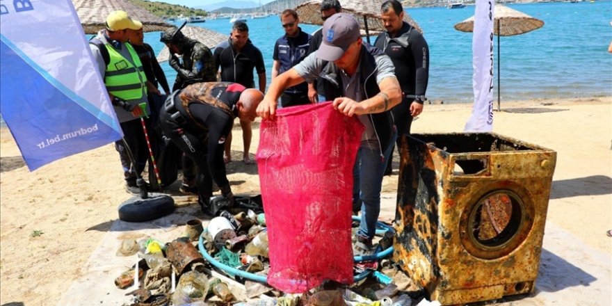 Bodrum'da deniz dibi temizliği yapıldı