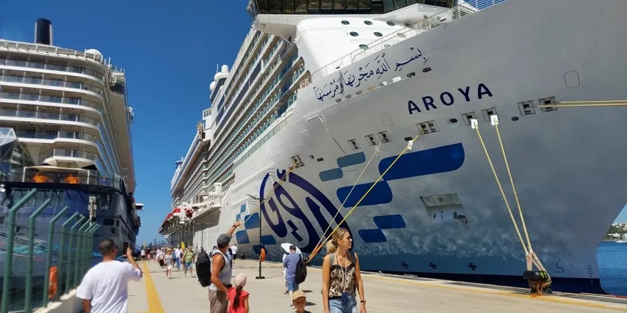 Bodrum'a iki kruvaziyerle 3 bin 308 yolcu geldi