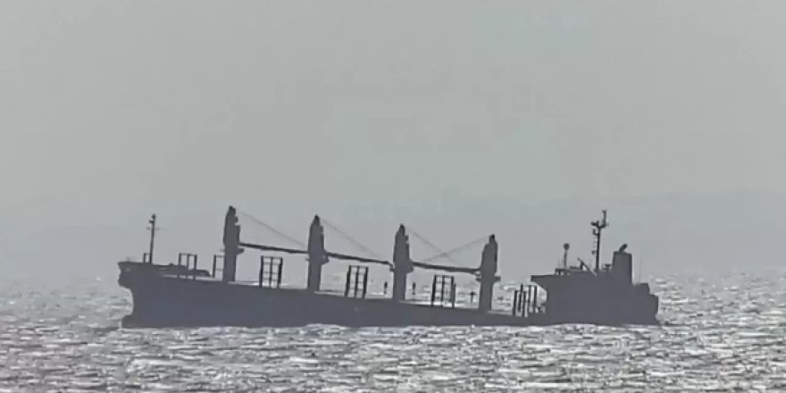 Husilerin saldırısına maruz kalan geminin mürettebatı kurtarıldı